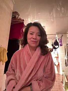 Snapshot of anna_yngs chatting on 11-08-25, 12:00 anna yngs online show from 11-08-25, 12:00