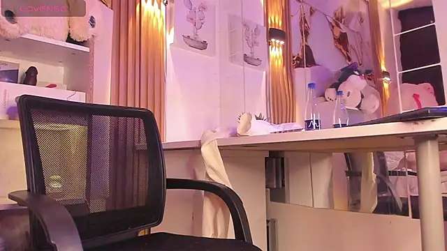 Snapshot of AgathaAtenea chatting on 10-02-25, 06:15 AgathaAtenea online show from 10-02-25, 06:15