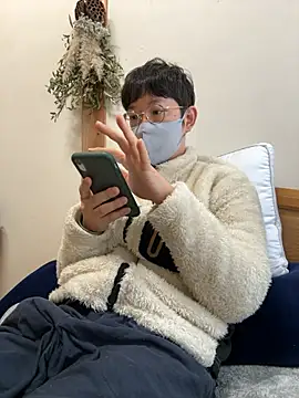 Snapshot of tom19899q chatting on 11-23-25, 10:09 tom19899q online show from 11-23-25, 10:09