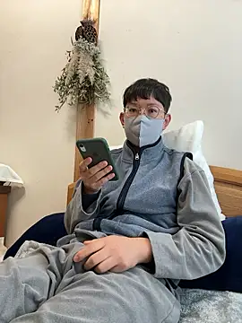 Snapshot of tom19899q chatting on 11-29-25, 10:24 tom19899q online show from 11-29-25, 10:24