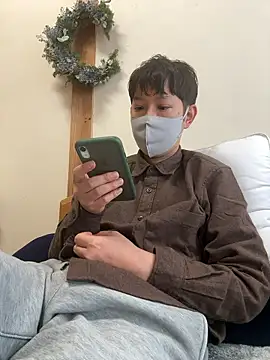 Snapshot of tom19899q chatting on 12-17-25, 05:46 tom19899q online show from 12-17-25, 05:46