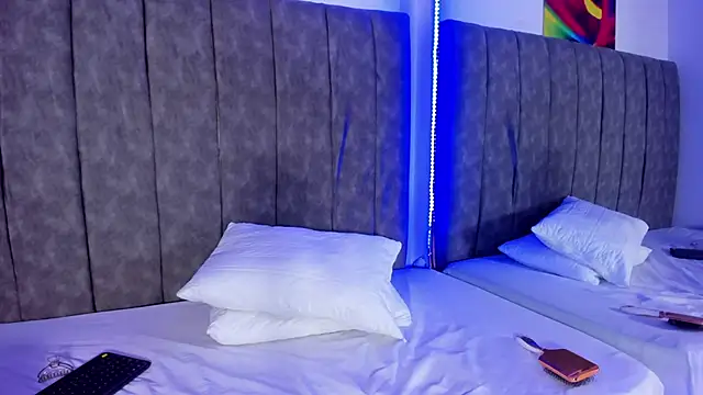 Snapshot of luna78hard chatting on 11-05-25, 03:28 luna78hard online show from 11-05-25, 03:28