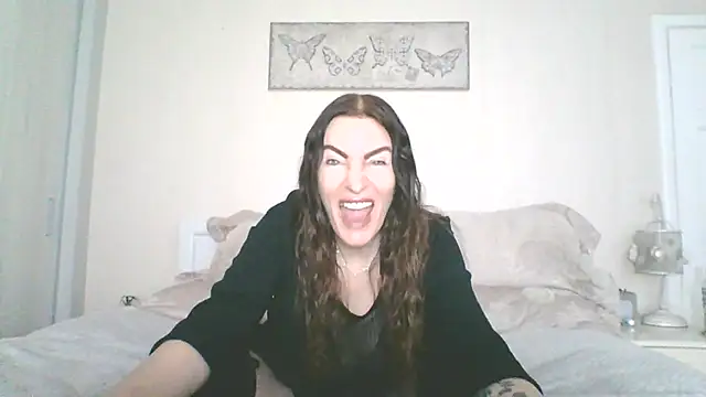 Snapshot of EllaKent chatting on 01-10-26, 09:33 EllaKent online show from 01-10-26, 09:33