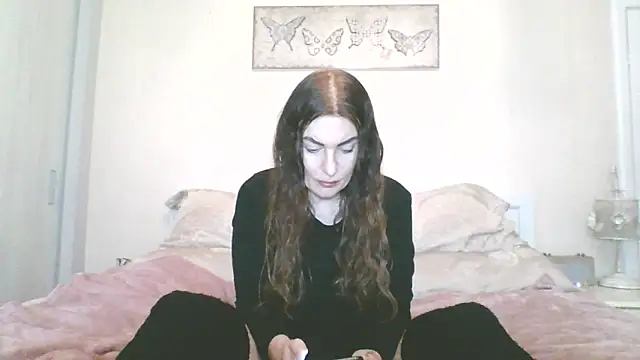 Snapshot of EllaKent chatting on 02-02-26, 03:33 EllaKent online show from 02-02-26, 03:33