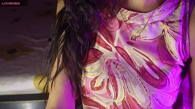 NidhiChandra online show from 10-18-25, 11:33