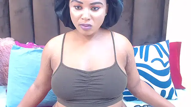 AfricanQueenxx40 online show from 12-17-25, 06:25