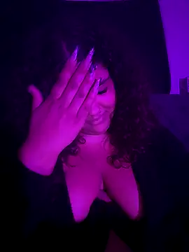 Snapshot of 1n0nlythroat chatting on 09-15-25, 11:21 1n0nlythroat online show from 09-15-25, 11:21