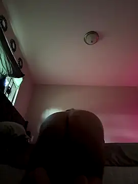 Snapshot of 1n0nlythroat chatting on 09-19-25, 09:15 1n0nlythroat online show from 09-19-25, 09:15