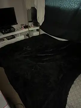 Snapshot of 1n0nlythroat chatting on 10-27-25, 03:38 1n0nlythroat online show from 10-27-25, 03:38