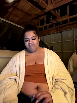 Snapshot of 1n0nlythroat chatting on 10-28-25, 03:43 1n0nlythroat online show from 10-28-25, 03:43