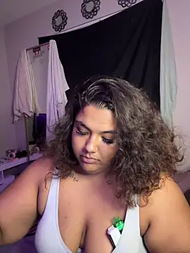 Snapshot of 1n0nlythroat chatting on 10-29-25, 02:36 1n0nlythroat online show from 10-29-25, 02:36