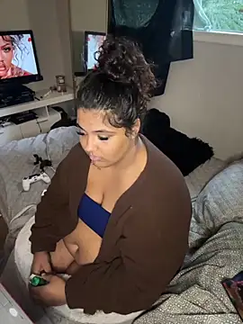 Snapshot of 1n0nlythroat chatting on 11-17-25, 08:14 1n0nlythroat online show from 11-17-25, 08:14