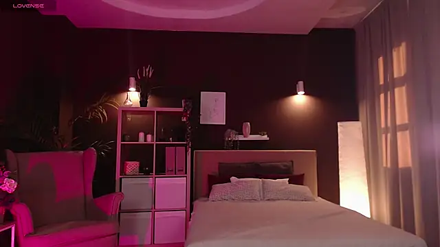 Snapshot of Pooja_Hegde chatting on 09-16-25, 01:06 Pooja Hegde online show from 09-16-25, 01:06