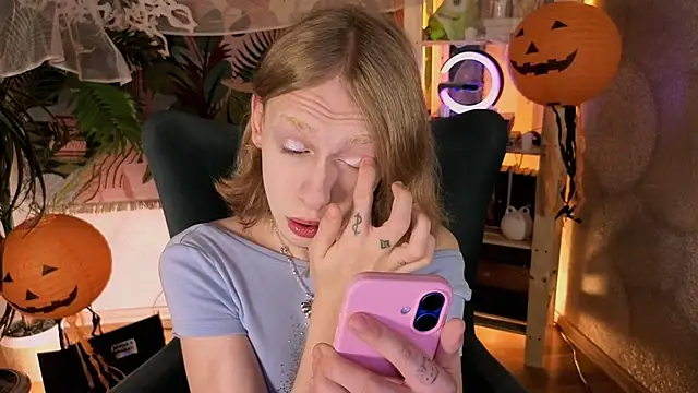 BarbieRichy online show from 10-31-25, 05:30