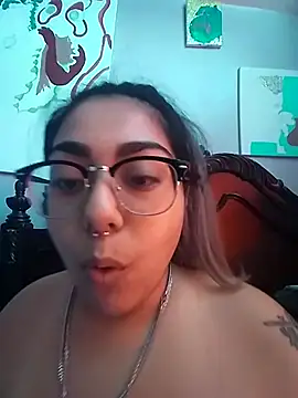 Snapshot of Lovelyrainn chatting on 09-26-25, 04:33 Lovelyrainn online show from 09-26-25, 04:33