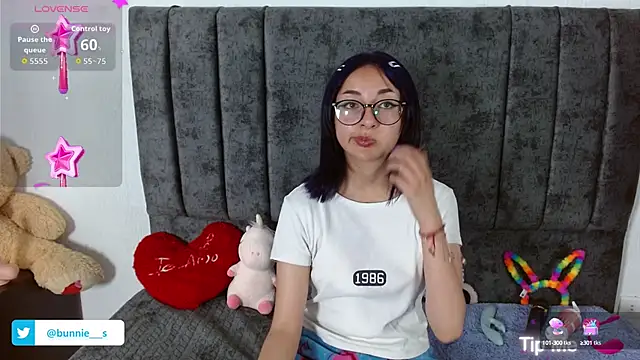 Snapshot of Littlee_Bunny_ chatting on 09-30-25, 10:31 Littlee Bunny online show from 09-30-25, 10:31