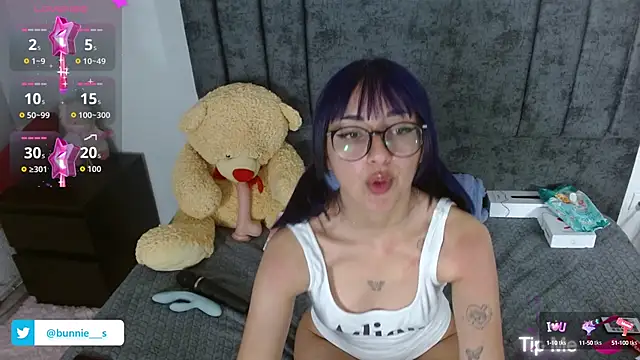 Snapshot of Littlee_Bunny_ chatting on 10-15-25, 10:37 Littlee Bunny online show from 10-15-25, 10:37