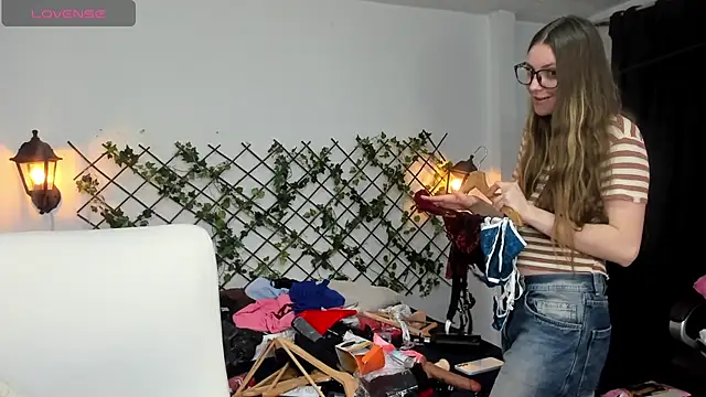 velvet  moon online show from 03-13-26, 03:57