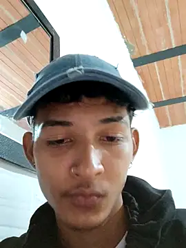 Snapshot of hotrabbit120105 chatting on 12-17-25, 03:29 hotrabbit120105 online show from 12-17-25, 03:29