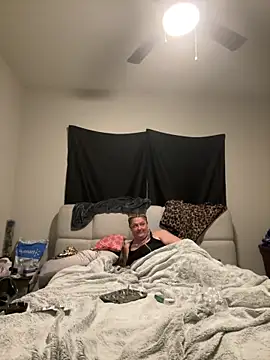 Snapshot of BigMfLuther chatting on 11-15-25, 04:32 BigMfLuther online show from 11-15-25, 04:32