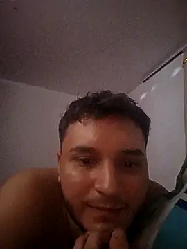 Snapshot of Hotguys111 chatting on 09-26-25, 05:22 Hotguys111 online show from 09-26-25, 05:22