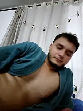 Snapshot of Hotguys111 chatting on 09-28-25, 09:14 Hotguys111 online show from 09-28-25, 09:14