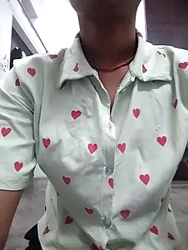 Snapshot of Naina_04 chatting on 10-01-25, 04:24 Naina 04 online show from 10-01-25, 04:24