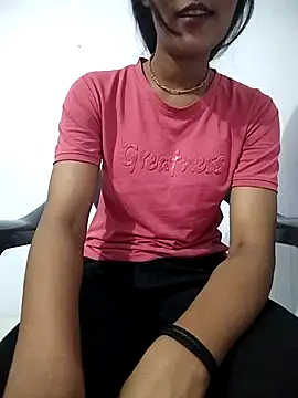 Snapshot of Naina_04 chatting on 10-09-25, 05:11 Naina 04 online show from 10-09-25, 05:11