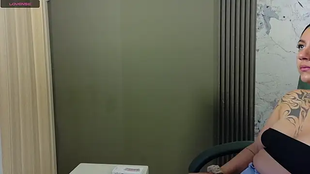 Snapshot of Megara_25 chatting on 09-30-25, 12:32 Megara 25 online show from 09-30-25, 12:32