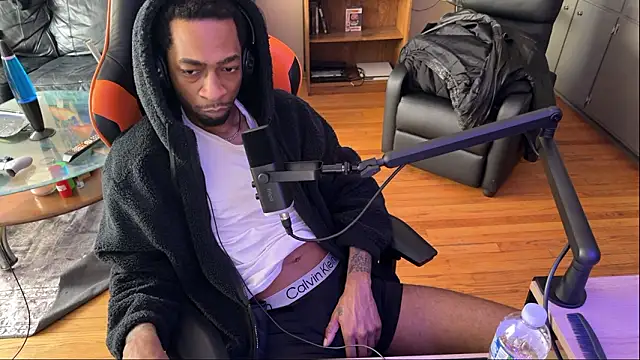 Snapshot of KasanovaFrankenstein chatting on 03-01-26, 05:26 KasanovaFrankenstein online show from 03-01-26, 05:26