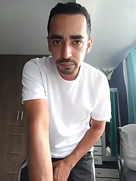 stivenlujan69 online show from 11-20-25, 01:00