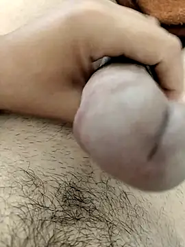 Snapshot of Zepe_12 chatting on 10-13-25, 10:15 Zepe 12 online show from 10-13-25, 10:15