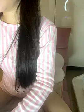 Snapshot of RubyBerry chatting on 10-27-25, 04:05 RubyBerry online show from 10-27-25, 04:05