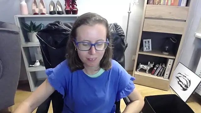 Snapshot of sweetxLizzy chatting on 09-10-25, 04:23 sweetxLizzy online show from 09-10-25, 04:23