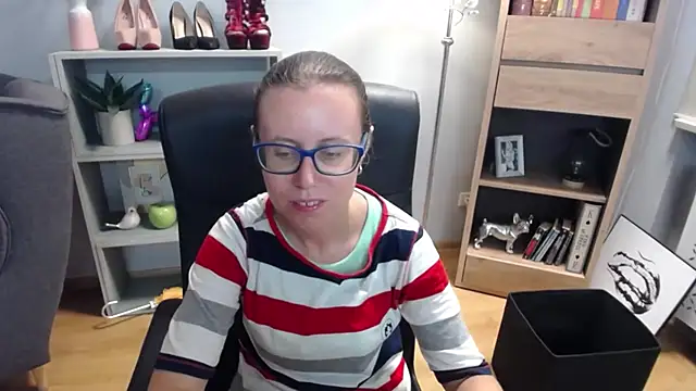 Snapshot of sweetxLizzy chatting on 09-11-25, 04:23 sweetxLizzy online show from 09-11-25, 04:23