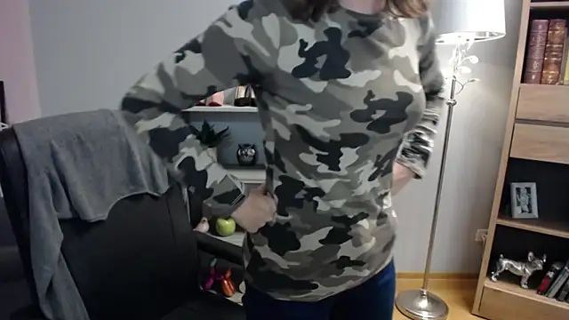 Snapshot of sweetxLizzy chatting on 10-08-25, 04:21 sweetxLizzy online show from 10-08-25, 04:21