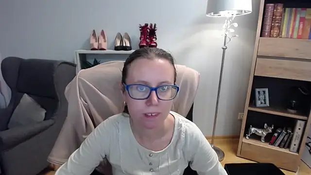 Snapshot of sweetxLizzy chatting on 10-13-25, 04:45 sweetxLizzy online show from 10-13-25, 04:45