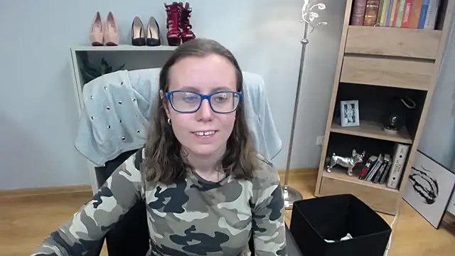 Snapshot of sweetxLizzy chatting on 10-24-25, 06:21 sweetxLizzy online show from 10-24-25, 06:21