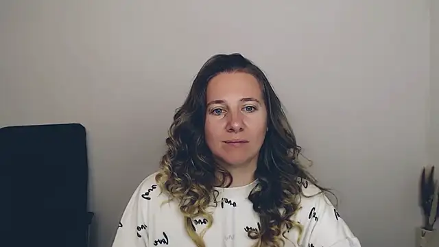 Darklure  online show from 09-25-25, 04:16