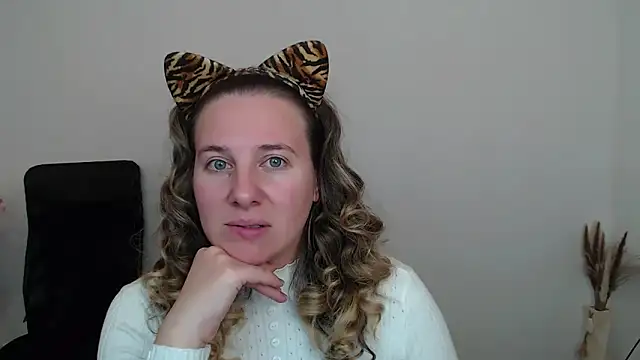 Darklure  online show from 10-14-25, 03:24