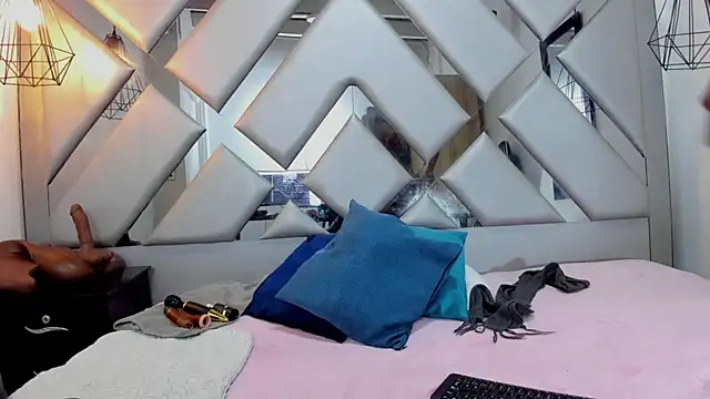 Lorenn Hill online show from 10-18-25, 12:50