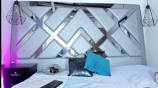 Lorenn Hill online show from 11-28-25, 12:52