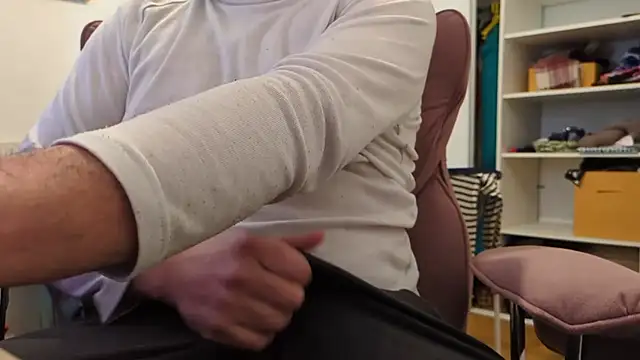 Snapshot of Jonpol74_ chatting on 02-25-26, 12:15 Jonpol74 online show from 02-25-26, 12:15