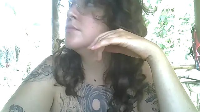 Blue Liz online show from 12-15-25, 02:32