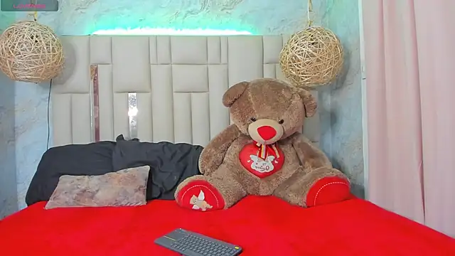 Snapshot of NikkyyRed chatting on 10-09-25, 03:26 NikkyyRed online show from 10-09-25, 03:26