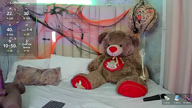 Snapshot of NikkyyRed chatting on 10-30-25, 12:23 NikkyyRed online show from 10-30-25, 12:23