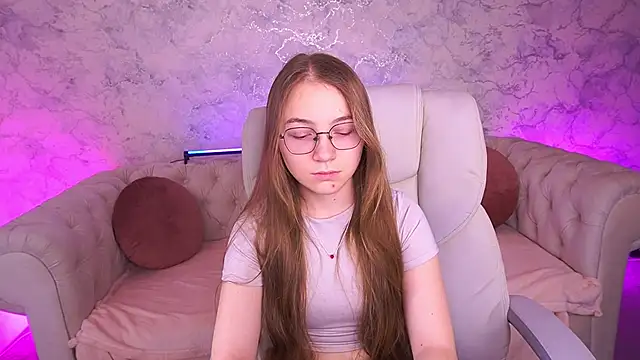 ArrinaWairr online show from 12-19-25, 08:54