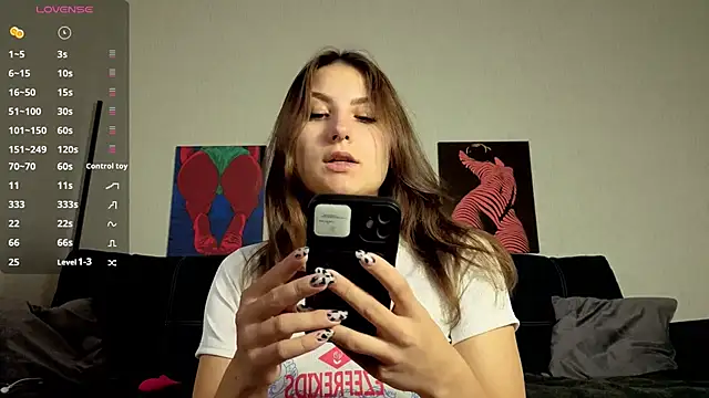 TrixiBell online show from 09-30-25, 04:06