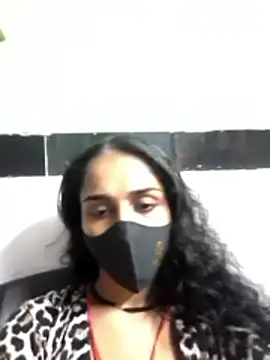 Snapshot of Zoya_G chatting on 12-18-25, 11:05 Zoya G online show from 12-18-25, 11:05