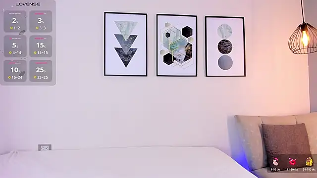 Snapshot of Tina_curly chatting on 11-23-25, 07:46 Tina curly online show from 11-23-25, 07:46